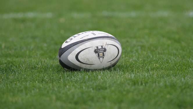 Brive : Un jeune demi-de-mêlée passe pro illustration Brive ballon2 0