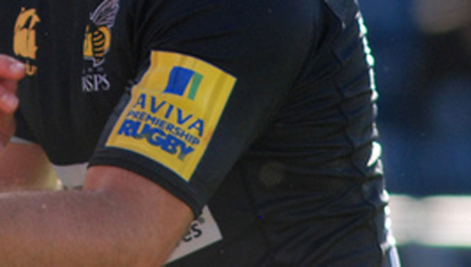 Un soldat britannique signe aux Wasps logo Aviva 17