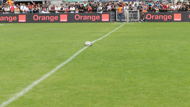 Le programme des matchs amicaux du jour pelouse ballon pubOrange 2