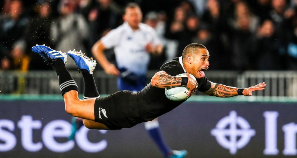 Une star des All Black en discussion avec le RCT !! aaron 1